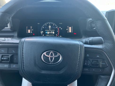 Certified 2024 Toyota Tacoma SR5 AWD/4WD image 17