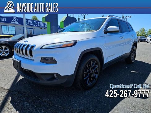 Used 2016 Jeep Cherokee Latitude w/ Cold Weather Group FWD image 1