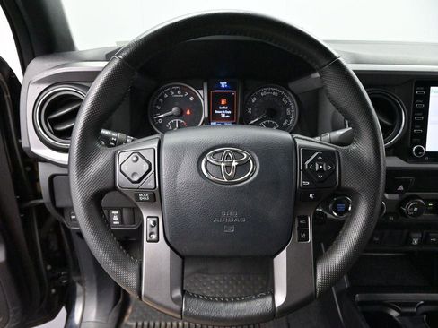 Used 2020 Toyota Tacoma TRD Off-Road AWD/4WD image 14