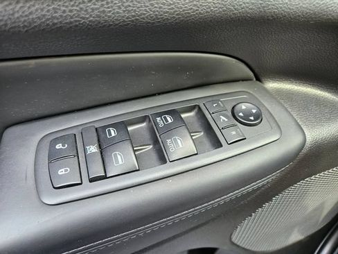Used 2018 Jeep Grand Cherokee Overland AWD/4WD image 30
