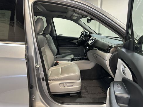 Used 2020 Honda Pilot Touring image 39