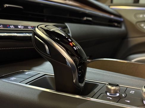 Certified 2022 Cadillac Escalade Premium Luxury w/ LPO, Radiant Package image 36