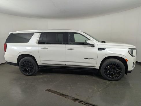Used 2023 GMC Yukon XL Denali w/ Max Trailering Package image 8