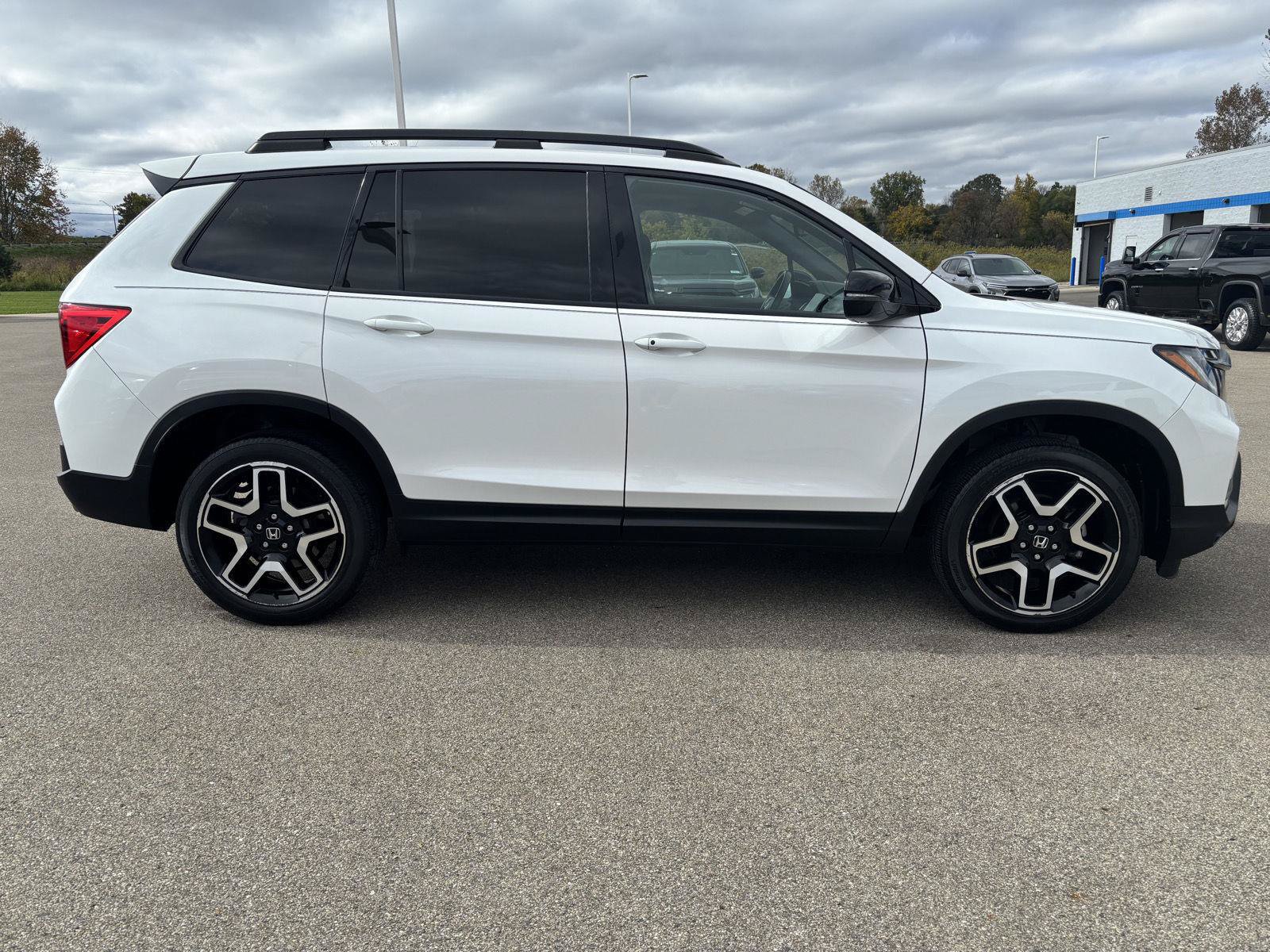 Used 2023 Honda Passport Elite image 8