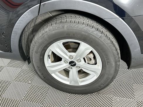 Used 2023 Kia Sorento LX image 37