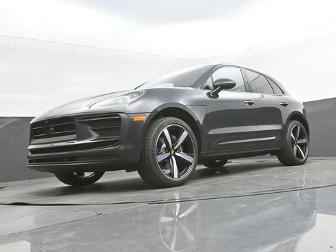 New 2026 Porsche Macan AWD/4WD image 35