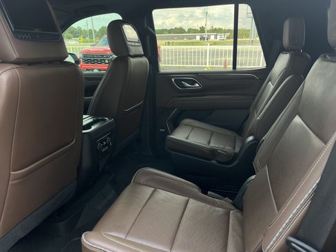 Used 2021 Chevrolet Tahoe High Country w/ Premium Package AWD/4WD image 5