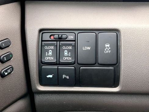 Used 2014 Honda Odyssey Touring Elite image 28