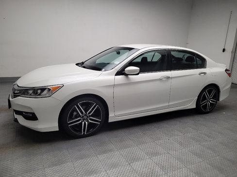 Used 2017 Honda Accord Sport image 2
