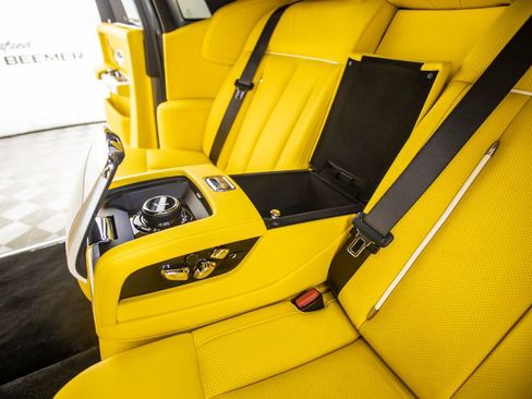 Used 2018 Rolls-Royce Phantom image 30