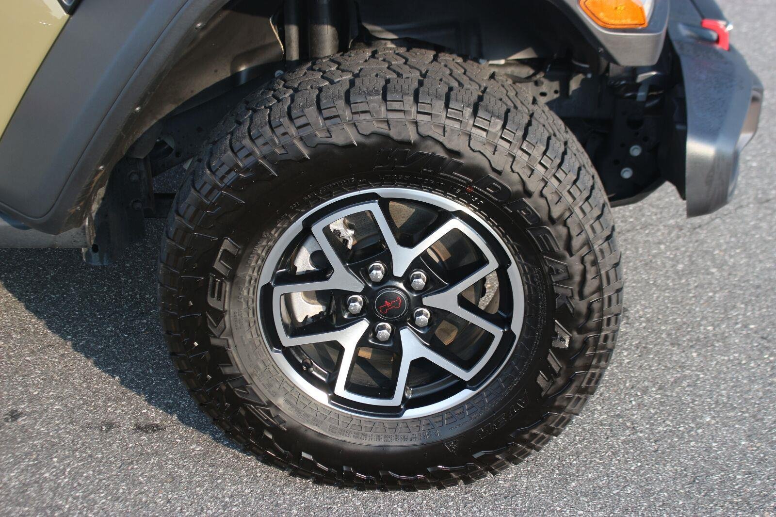 Used 2025 Jeep Gladiator Rubicon w/ Convenience Group AWD/4WD image 37