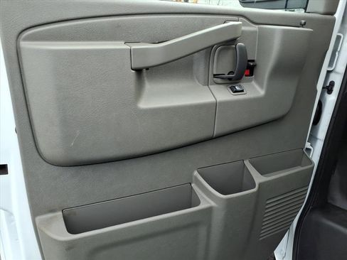 Used 2024 GMC Savana 2500 w/ Driver Convenience Package image 12
