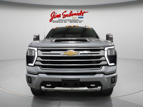 Used 2025 Chevrolet Silverado 2500 High Country w/ Technology Package AWD/4WD image 3
