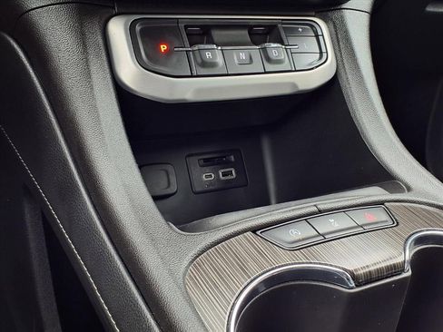 Used 2023 GMC Acadia SLT image 14