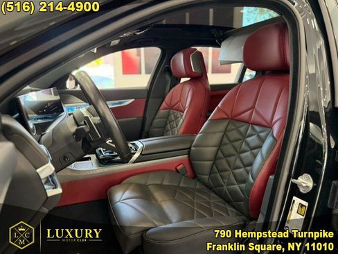 Used 2024 BMW 740i w/ Premium Package 2 RWD image 1