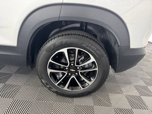 Used 2025 Chevrolet TrailBlazer LT AWD/4WD image 13
