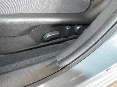 Used 2025 Subaru Crosstrek 2.0i Premium image 21