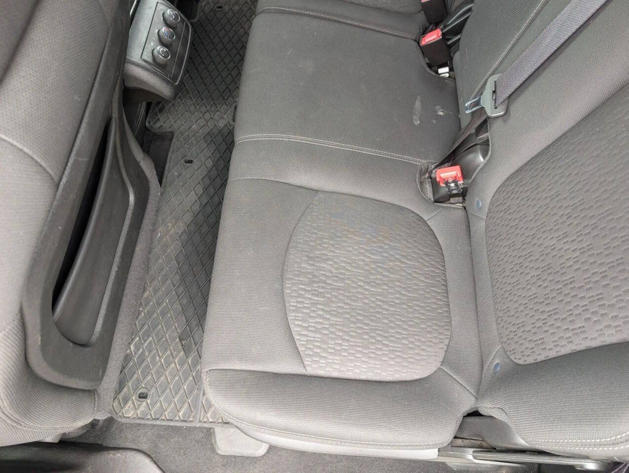 Used 2013 GMC Acadia SLE FWD image 29