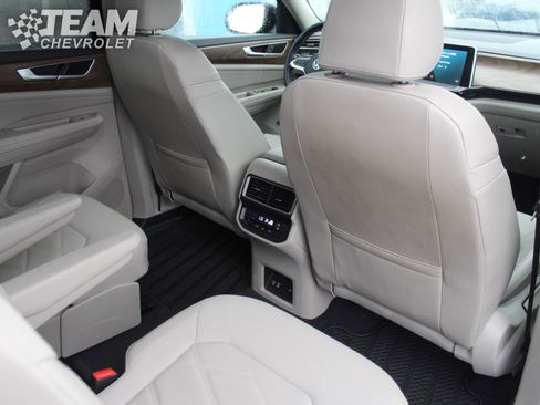 Used 2024 Volkswagen Atlas SE image 23