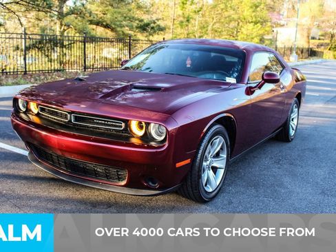 Used 2020 Dodge Challenger SXT image 2