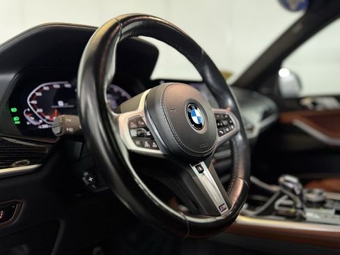 Used 2022 BMW X7 M50i image 16