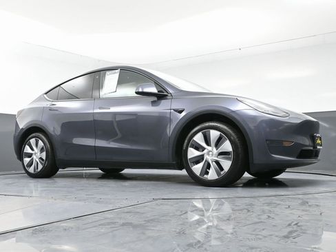 Used 2023 Tesla Model Y Long Range image 54