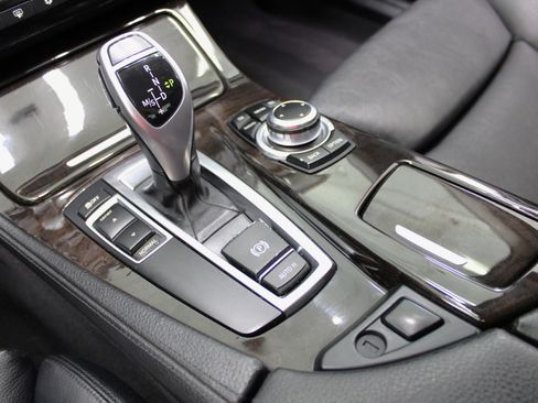 Used 2011 BMW 528i Sedan image 65