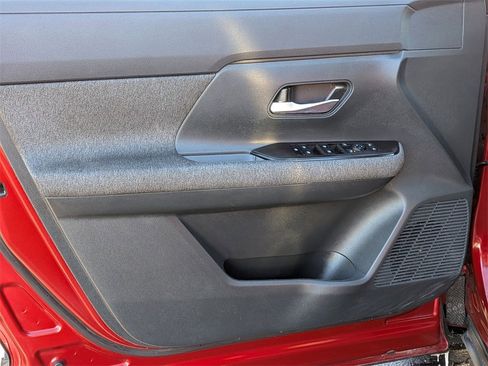 Used 2025 Nissan Kicks SV image 8