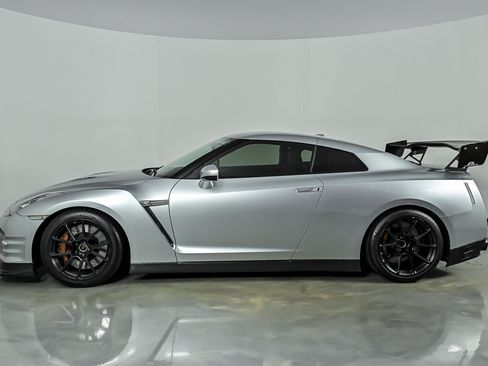 Used 2012 Nissan GT-R Premium AWD/4WD image 7