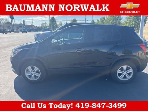 Used 2022 Chevrolet Trax LS w/ Tint and Cruise Package image 9