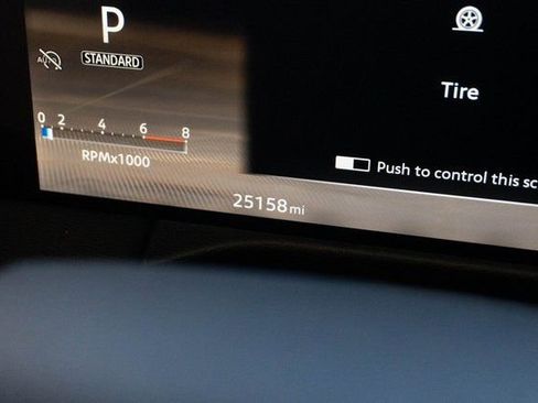 Used 2025 Nissan Armada Platinum image 33