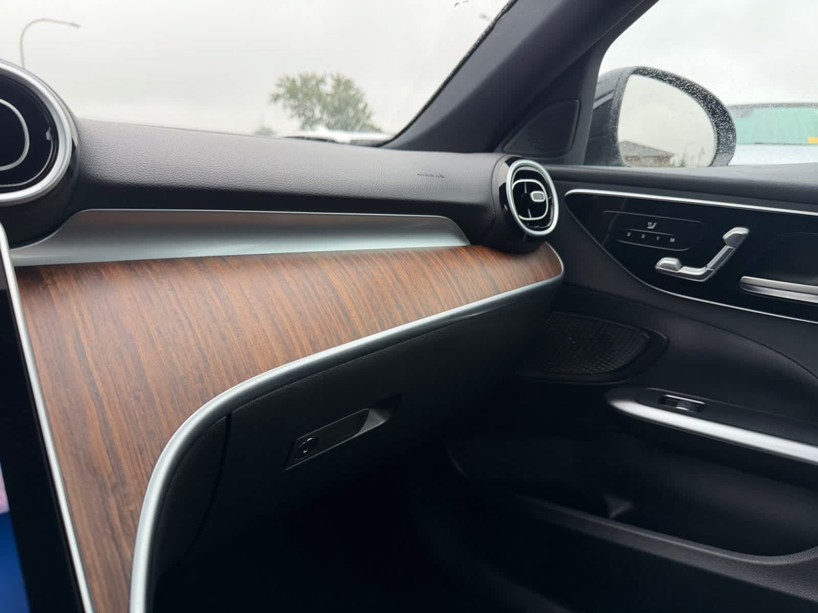 Used 2025 Mercedes-Benz C 300 4MATIC Sedan image 33