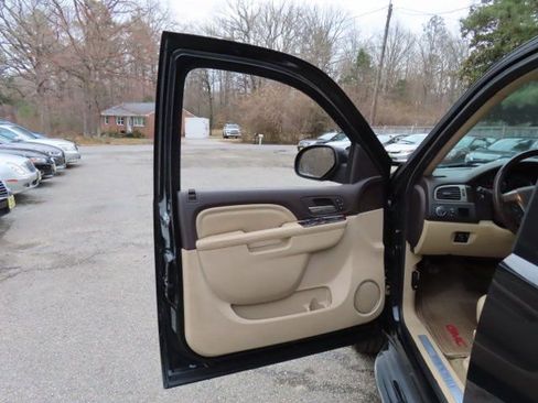 Used 2013 GMC Yukon XL Denali image 21