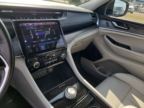 Certified 2022 Jeep Grand Cherokee L Overland w/ Luxury Tech Group IV image 22