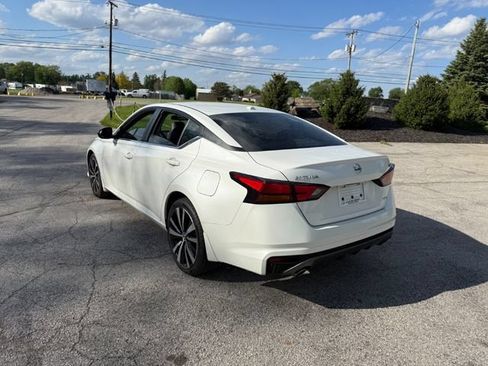 Used 2023 Nissan Altima 2.5 SR w/ SR Premium Package FWD image 2