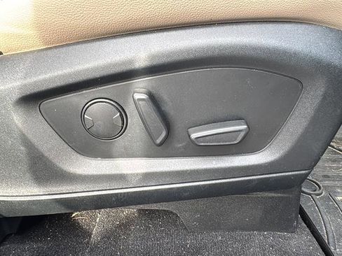 Used 2020 Ford Explorer XLT w/ Equipment Group 202A image 10