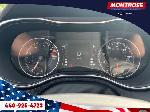 Used 2019 Jeep Cherokee Latitude Plus w/ Comfort/Convenience Group AWD/4WD image 15