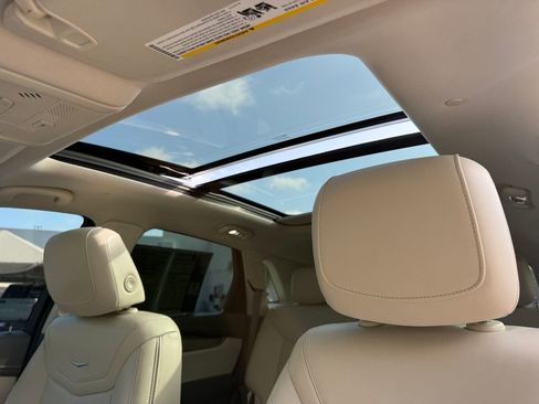 Used 2022 Cadillac XT5 Premium Luxury FWD image 16