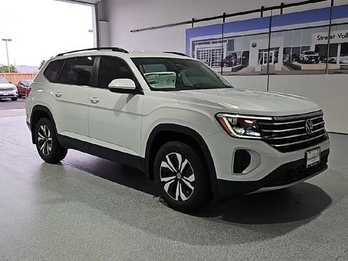 New 2026 Volkswagen Atlas SE FWD image 2