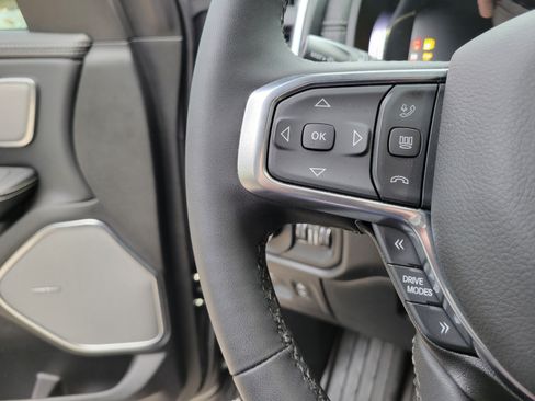 Used 2025 RAM 1500 Laramie AWD/4WD image 25