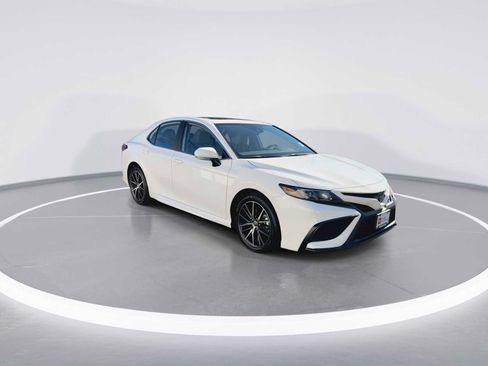 Used 2023 Toyota Camry SE w/ Cold Weather Package FWD image 2