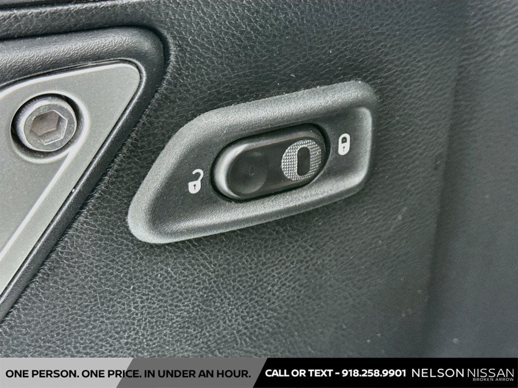 Used 2015 Jeep Wrangler Unlimited Sahara AWD/4WD image 15