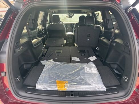 New 2025 Jeep Grand Cherokee L Altitude image 7