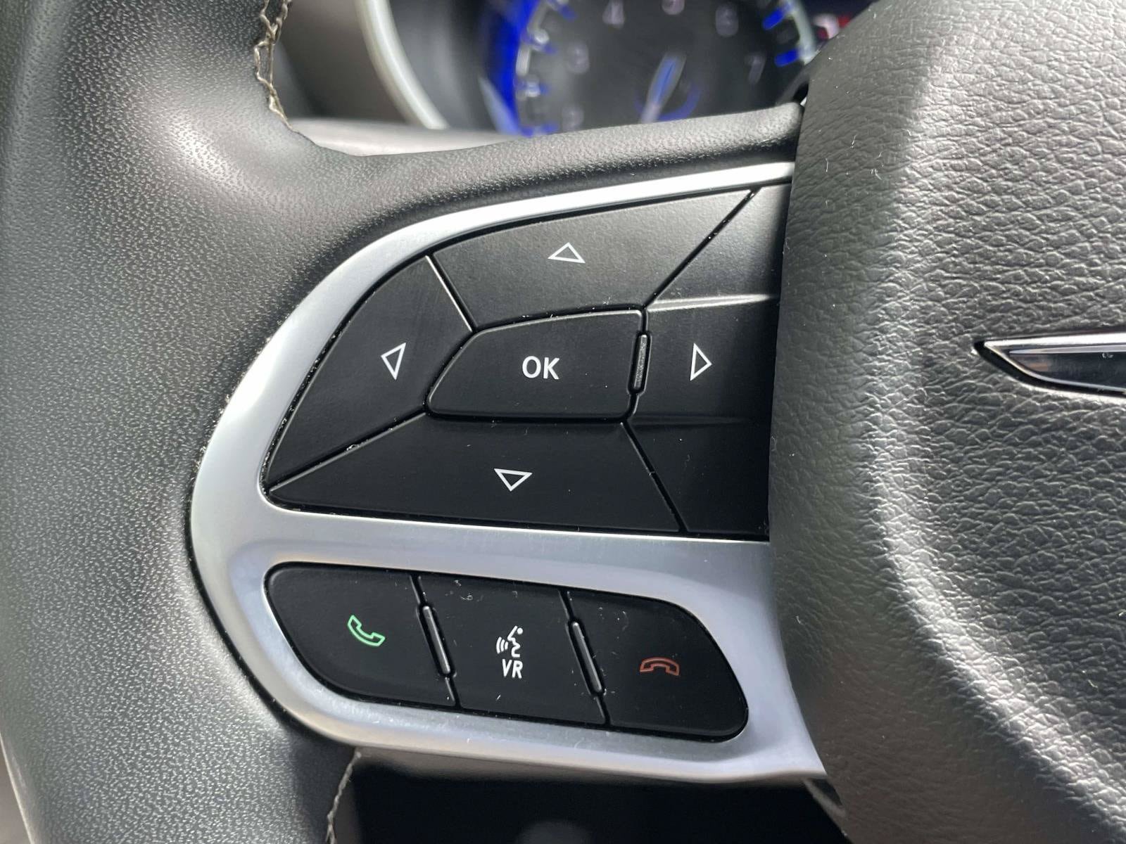 Used 2024 Chrysler Pacifica Touring-L FWD image 18
