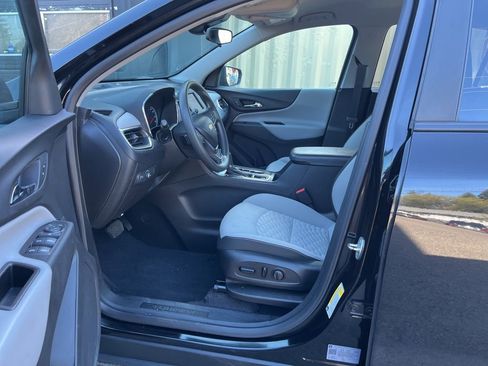 Used 2021 Chevrolet Equinox LS w/ LS Convenience Package image 9