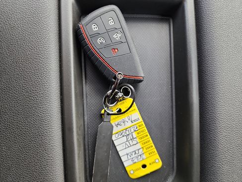 Used 2023 Chevrolet Silverado 1500 LT image 38