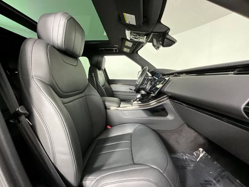 Used 2025 Land Rover Range Rover Sport Dynamic SE image 20