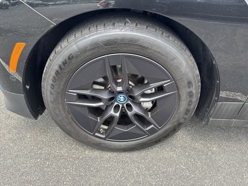 Used 2023 BMW iX xDrive50 w/ Premium Package AWD/4WD image 34