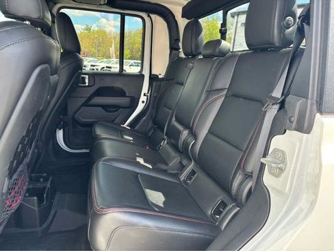 Used 2022 Jeep Gladiator Rubicon w/ Cold Weather Group AWD/4WD image 23