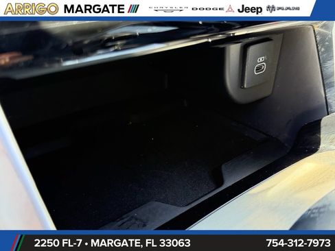 Used 2023 Land Rover Discovery Sport SE R-Dynamic AWD/4WD image 29